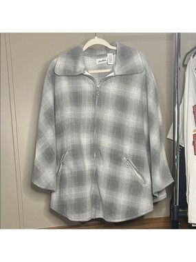 Le Moda Gray Plaid Fleece Cape w/zip pockets NWT OS